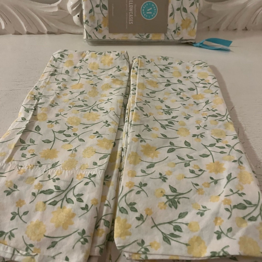 Martha Stewart Set of 4 pillow Cases